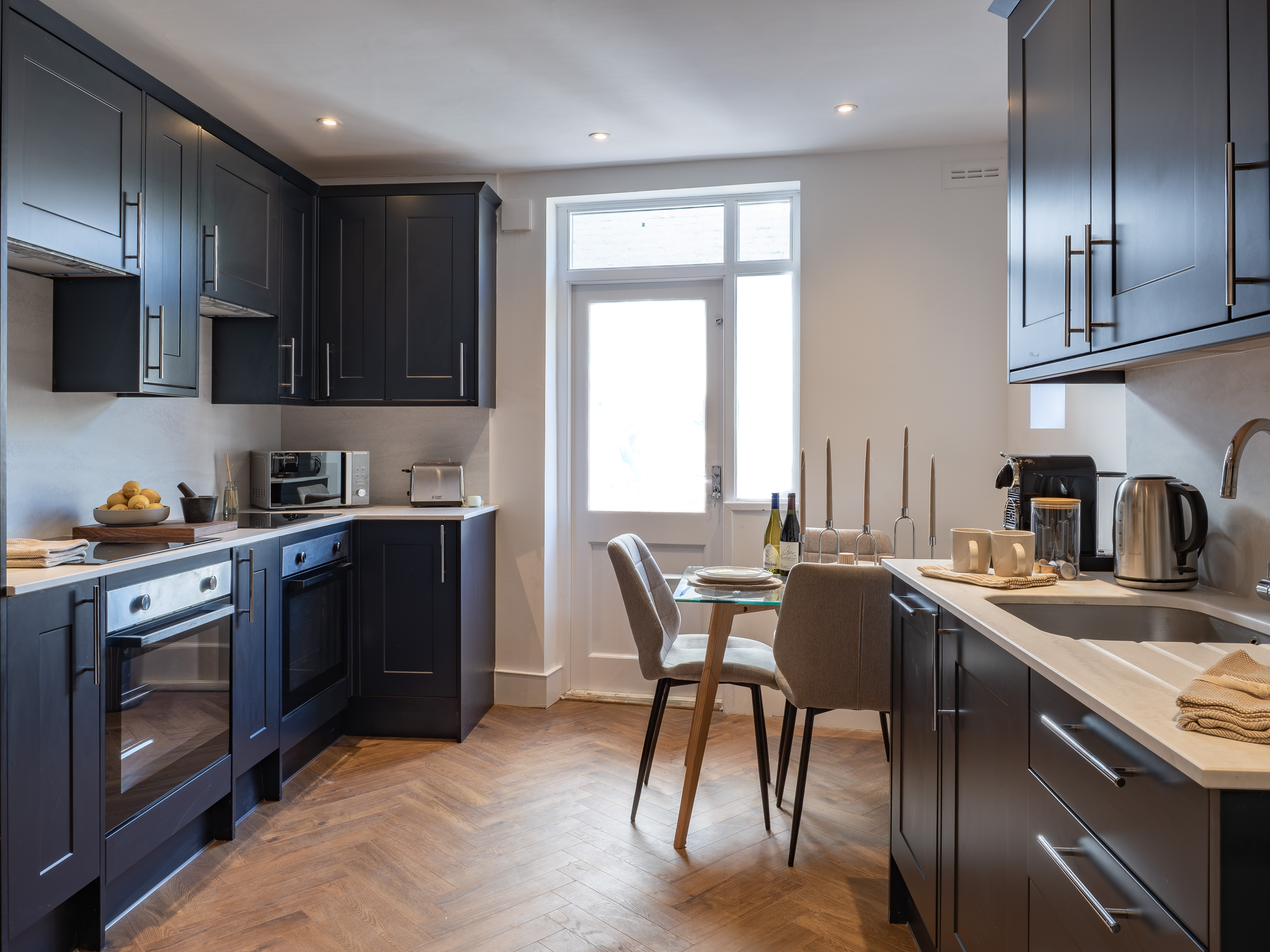 Voltaire Residence, 6+ bed contractor house with ensuite in Clapham in London