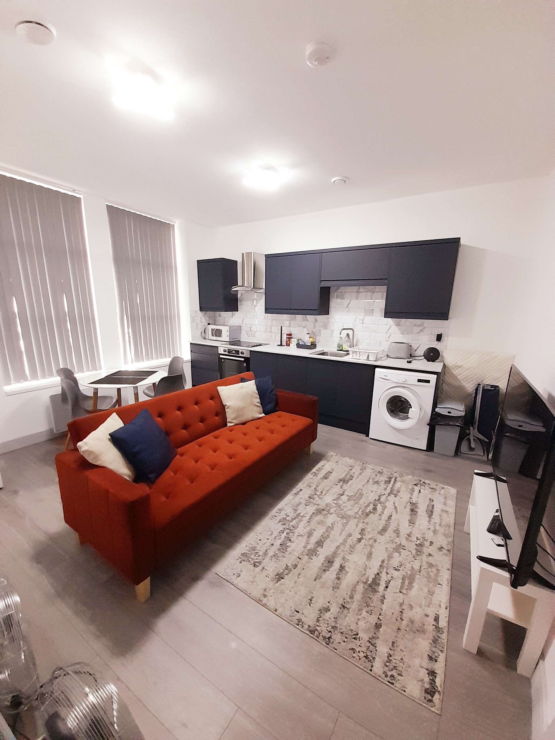 Premium 2BR | Family | Parking | Wi-Fi | Guests 5 in Desborough, Northamptonshire
