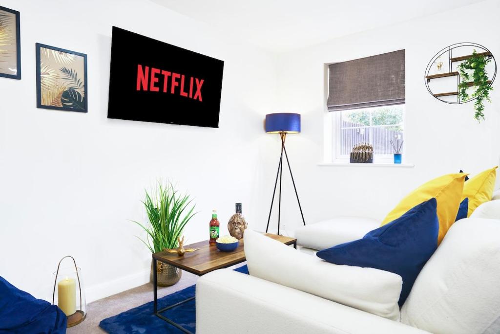New Quiet Luxury 3br — photo 1