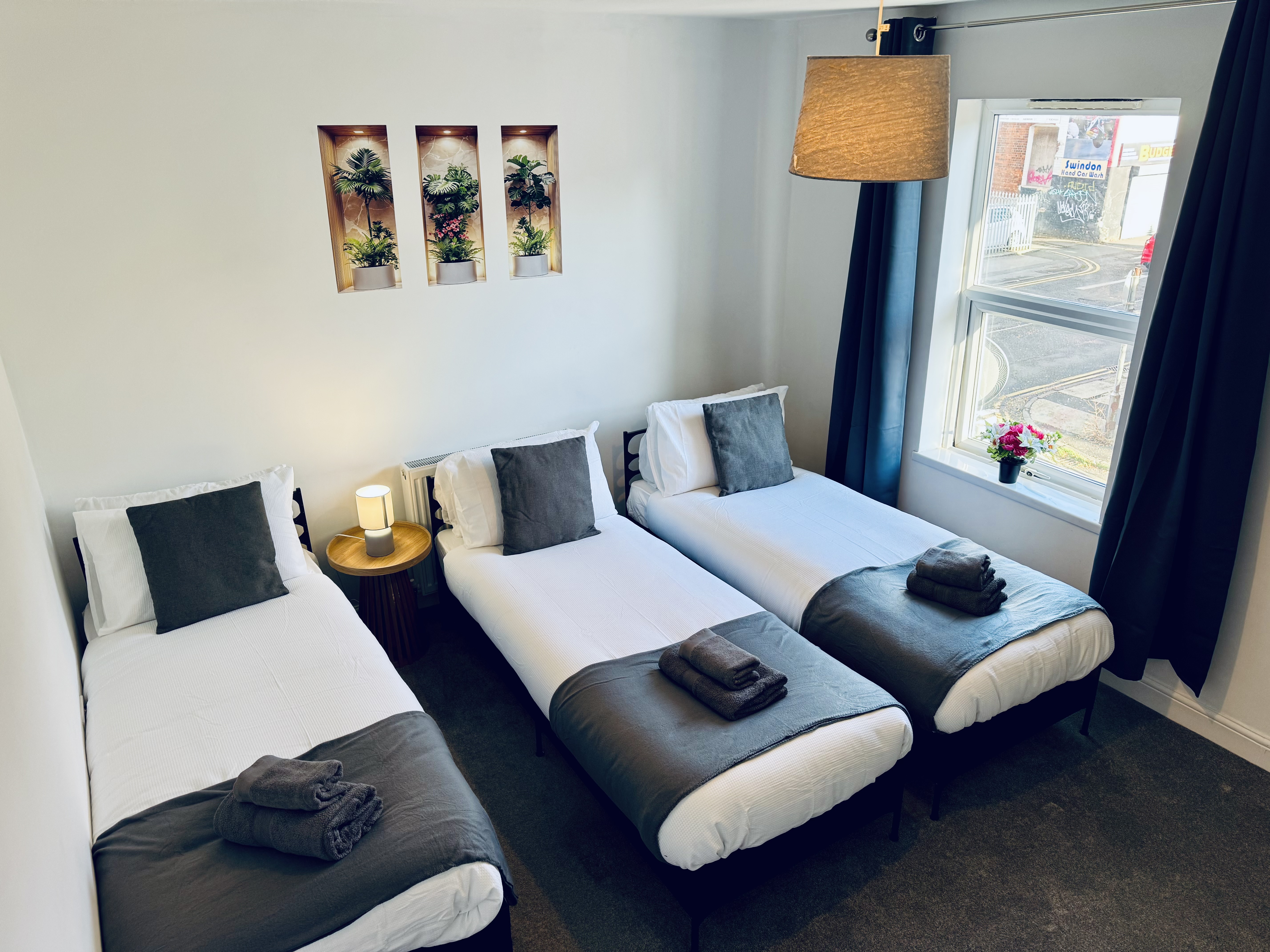 Short Stay Swindon Town Centre Apartment Sleep 4 in Swindon