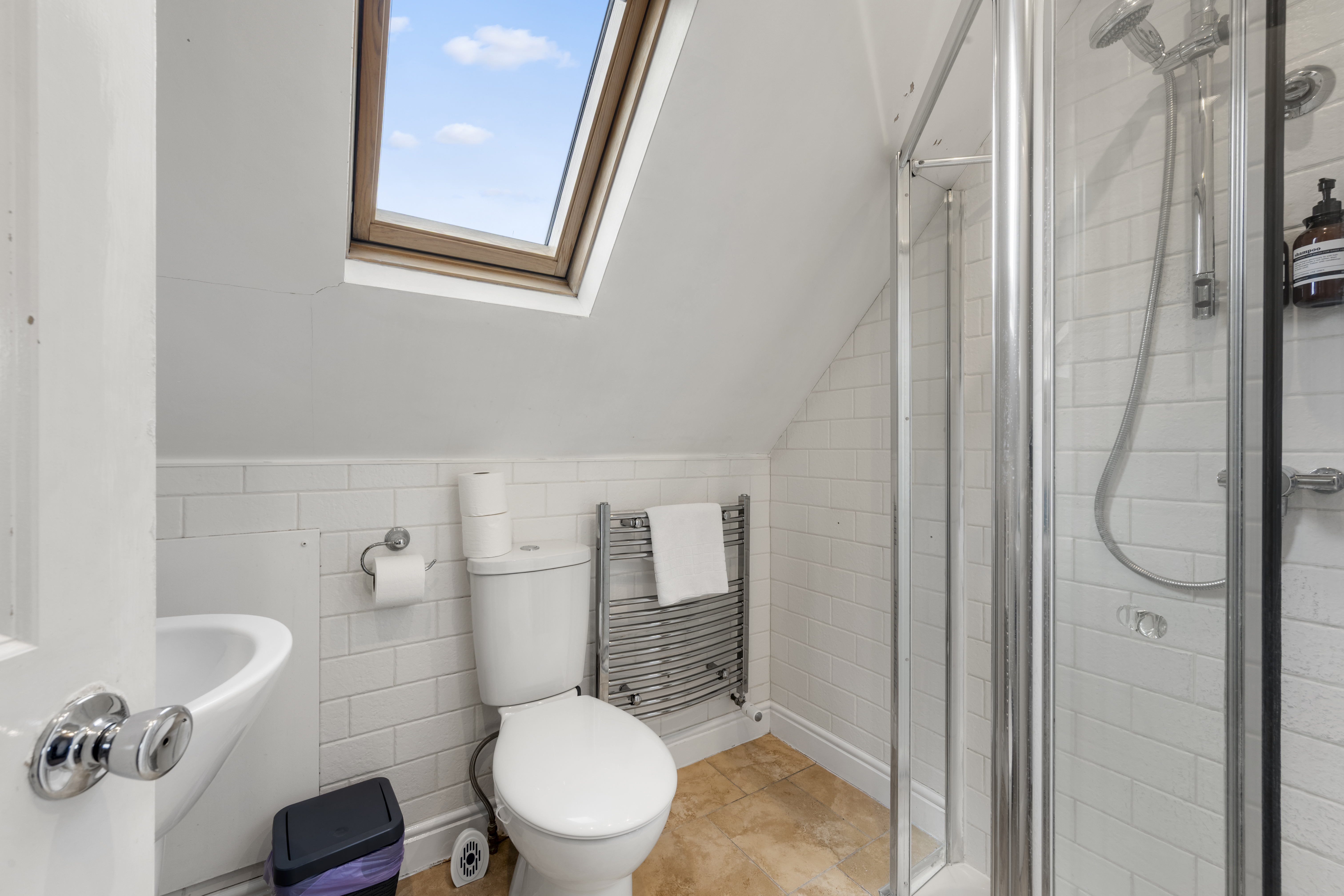 7BR Contractor House | Sleeps 14 | Gated Parking in Wootton