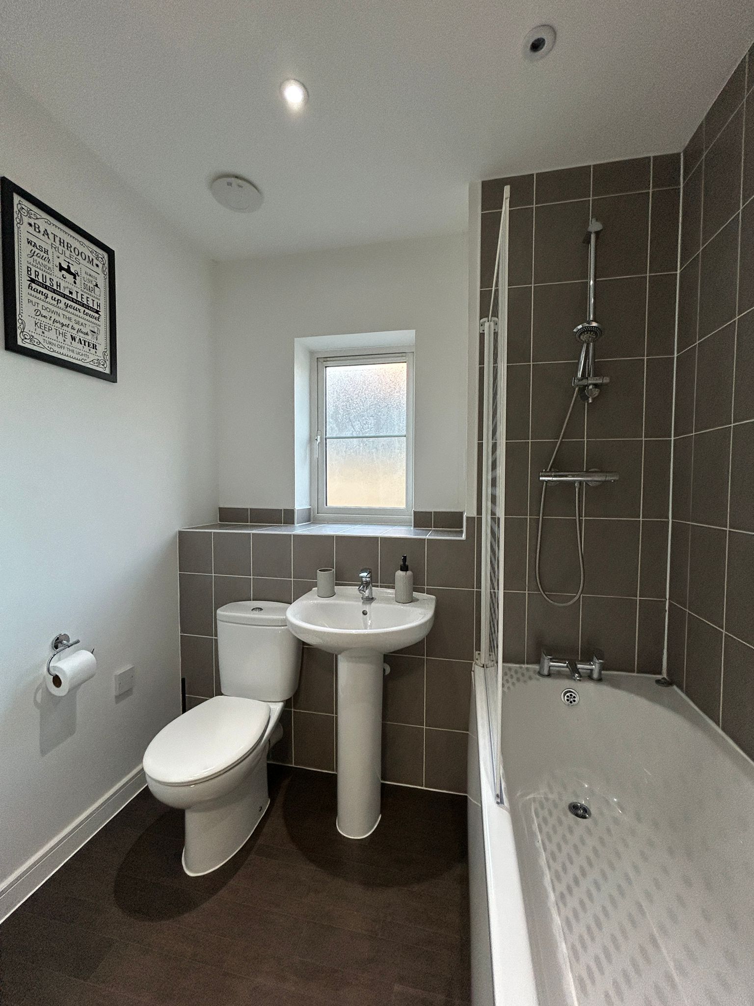 Long Stay | Sleeps 10 | Parking | 1Gb Wi-Fi in Bedford, Bedfordshire