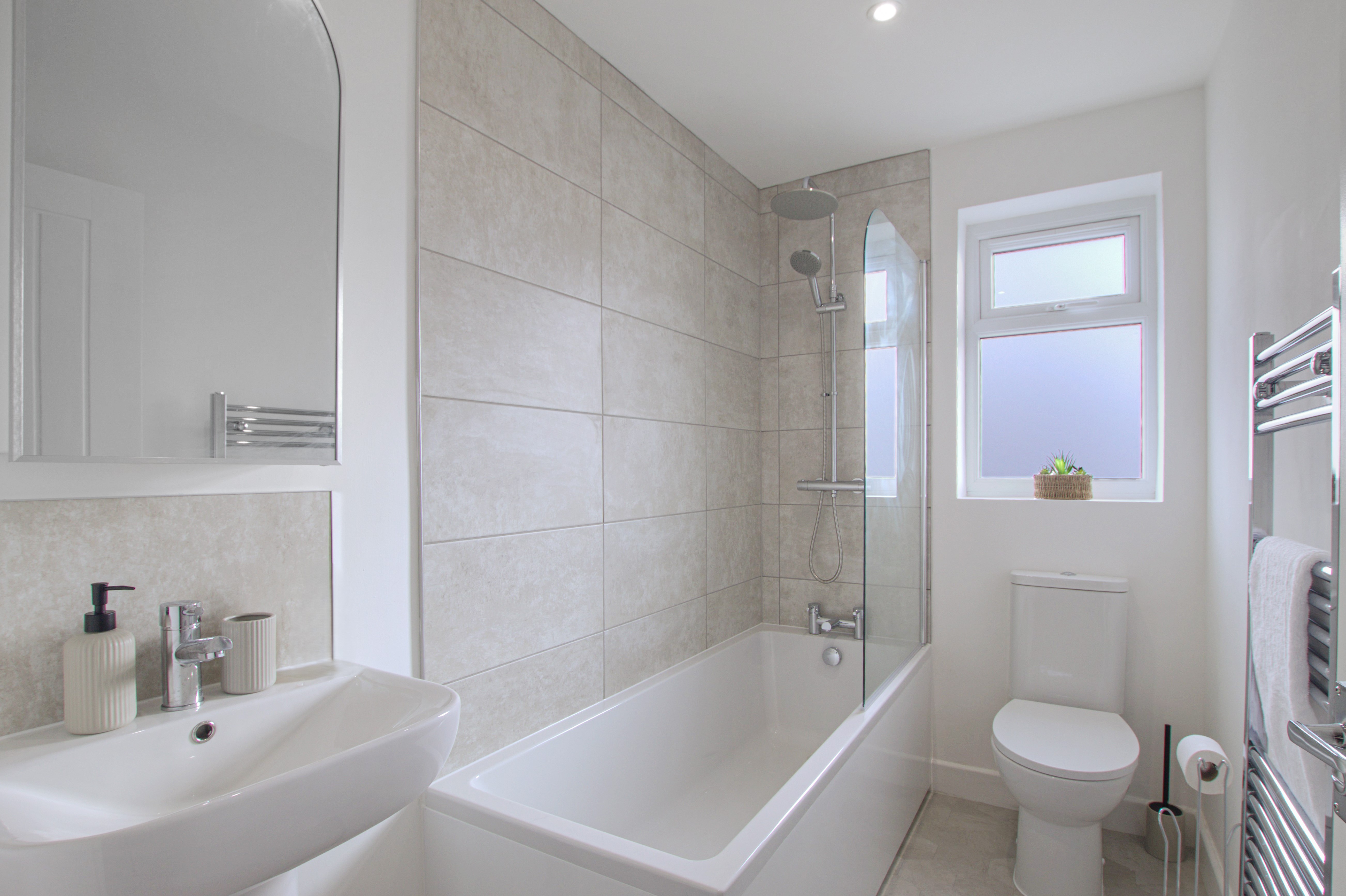 3BR Contractor House | Sleeps 5 | Parking x2 in Kempston