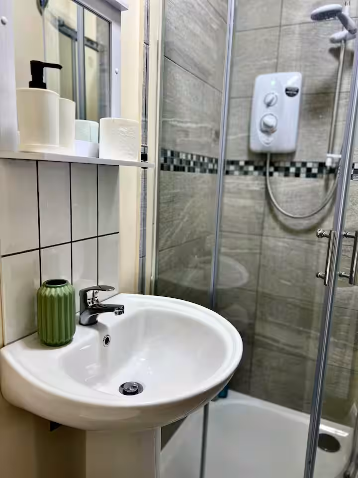 Modern Double Room Apartment, Suite 5 in Nottingham