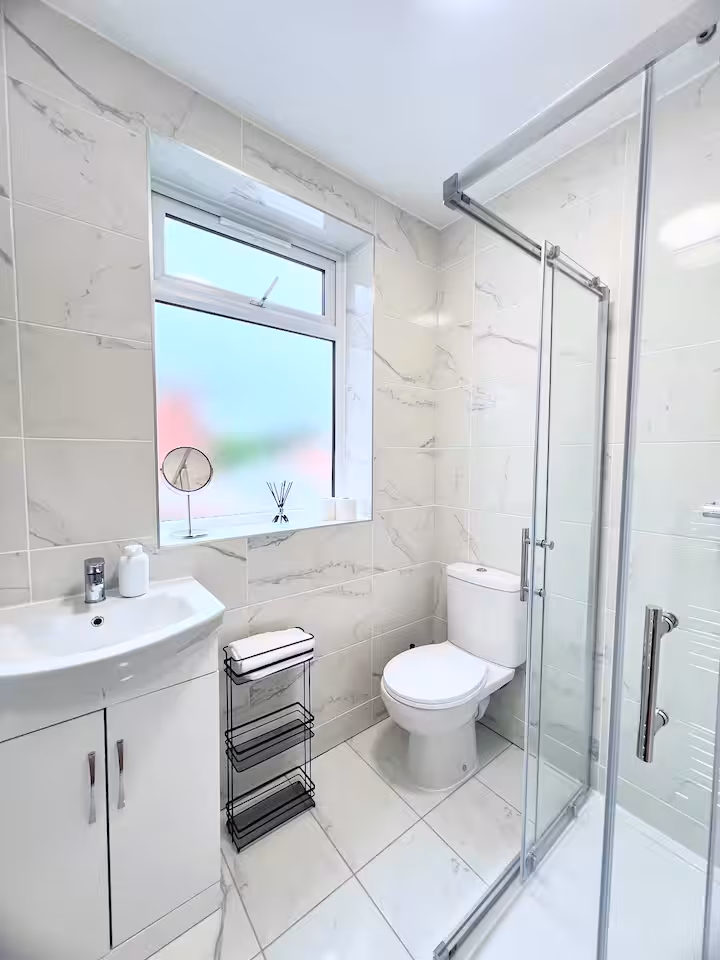 Newly Refurbished 4BR Home, Central in Southampton