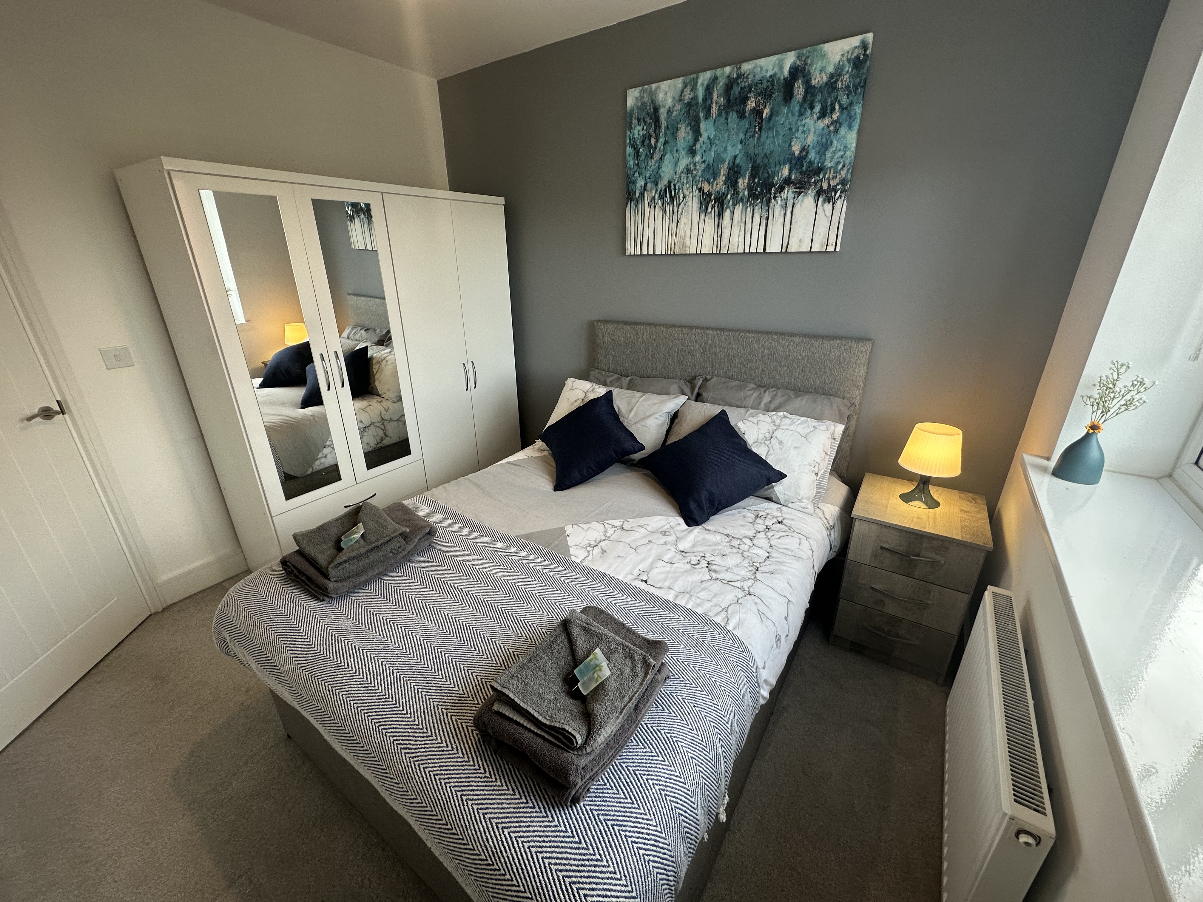 3 Bed House | Business or Leisure | Free Parking — photo 1
